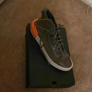 Converse Unisex Field Surplus/white/wild mango 6.5(w) 4-5 (m)